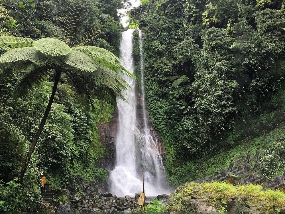 gitgitl waterfall wedding venue